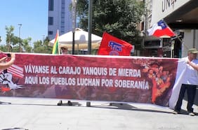 “Fuera Yankis”: captan manifestaciones en Baquedano contra EE.UU. tras captura de Maduro