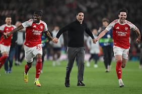 Perros, parlantes y ladrones a pago: el particular estilo de Mikel Arteta, el DT que tiene en lo más alto al Arsenal