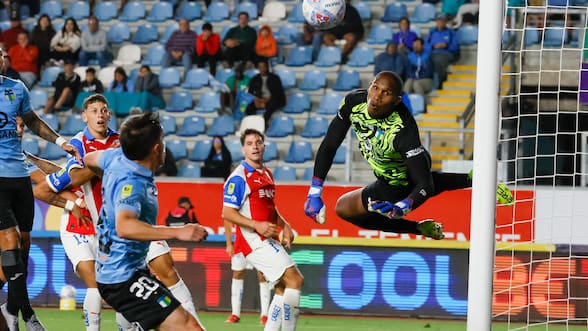 Histórico de la UC arremete contra Clemente Montes tras pelea con Palavecino: “No es una acción de un jugador profesional”