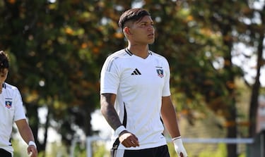 ¿Quién es Jerall Astudillo, la carta que le queda a Fernando Ortiz para encabezar el ataque de Colo Colo ante Huachipato?