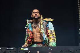 Quién es el magnate de la tecnología que fue visto en el concierto de Bad Bunny en Coachella con una particular camisa