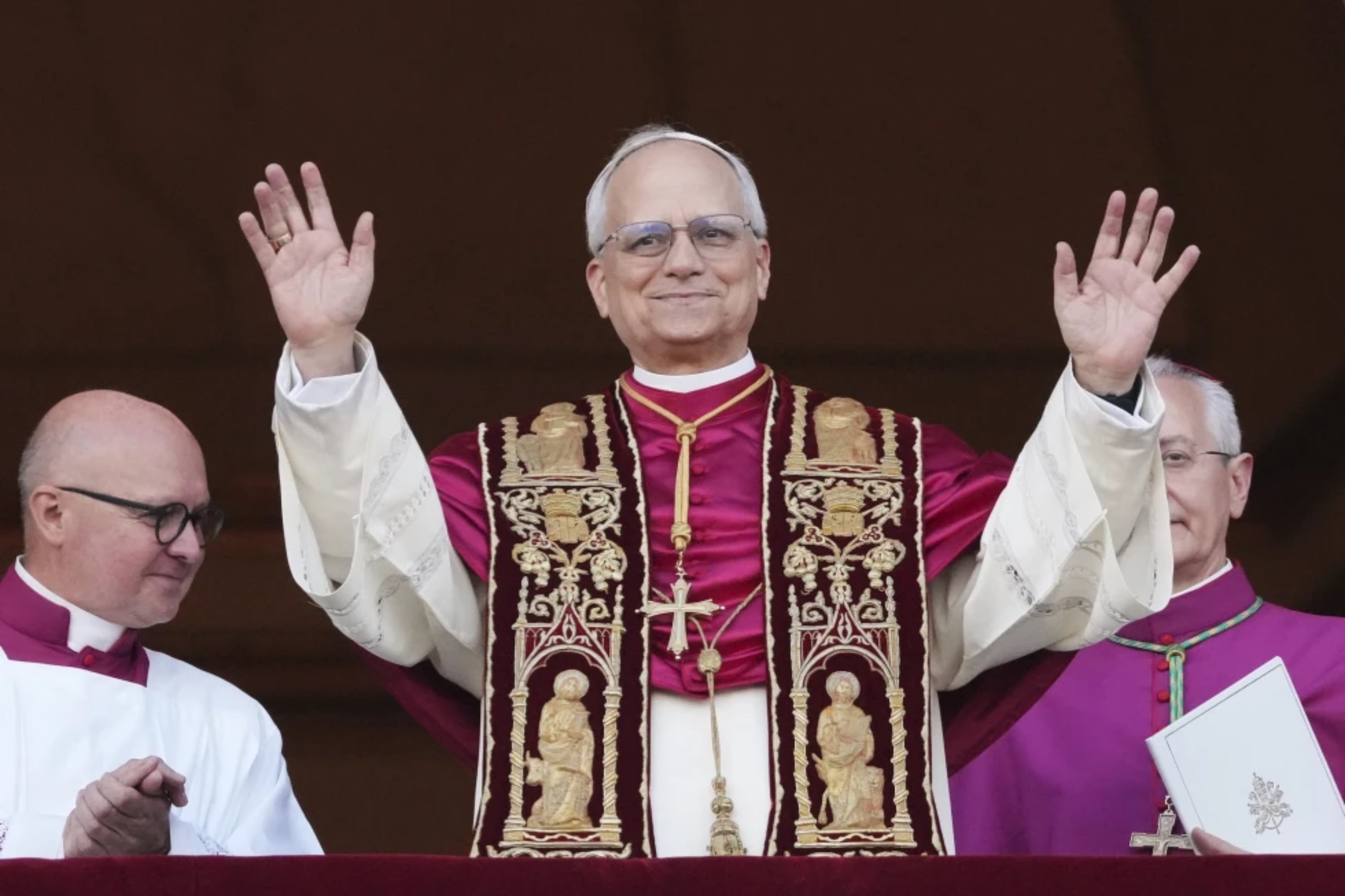 El discurso completo del Papa León XIV en el balcón de la Basílica de San Pedro.