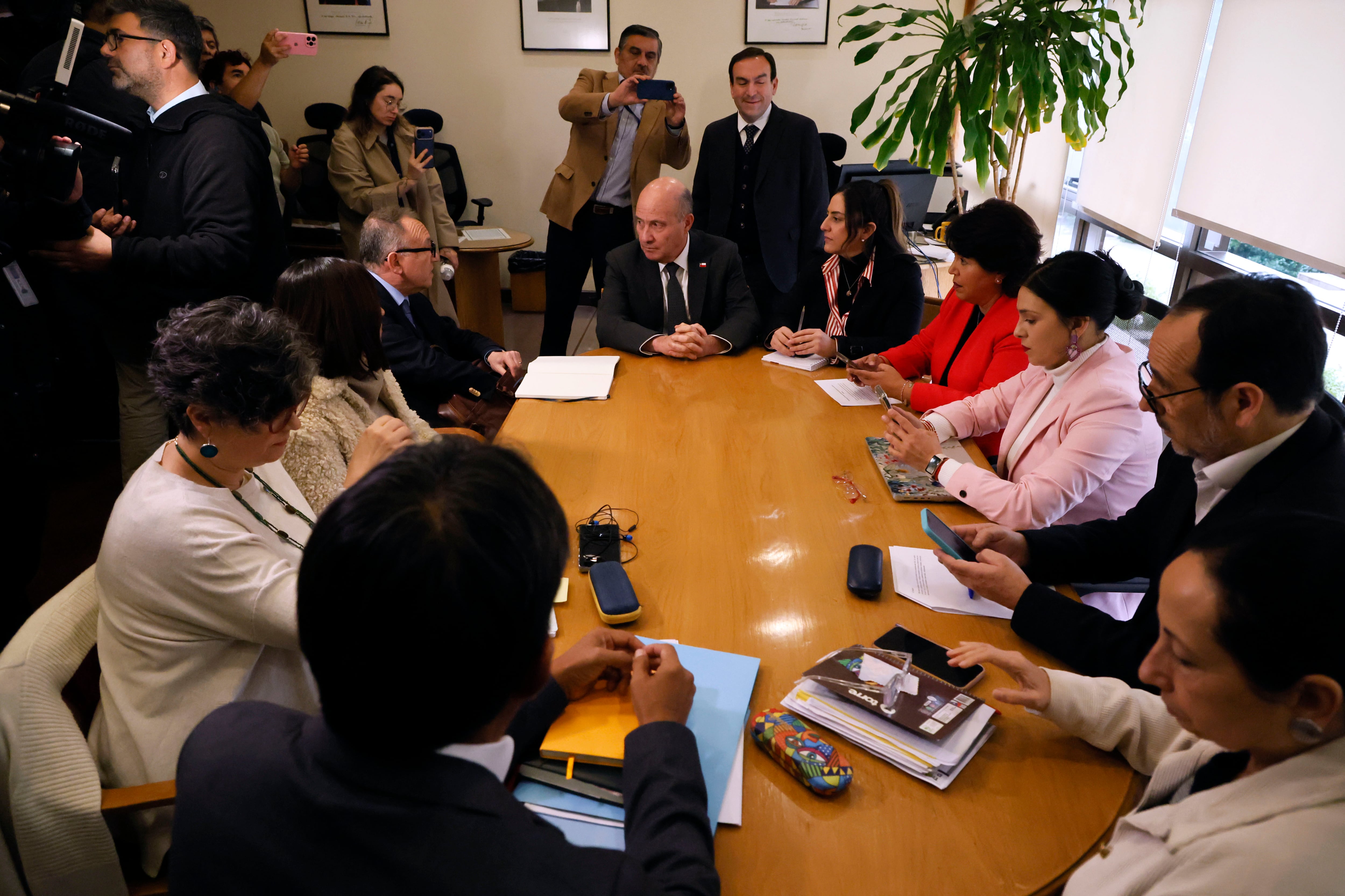 El extenso pliego de peticiones de senadores DC, PC, FA y FREVS a Quiroz en antesala de votación por megaproyecto