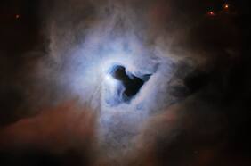 De proporciones cósmicas: Telescopio Espacial Hubble capta misterioso y extraño “ojo de cerradura”