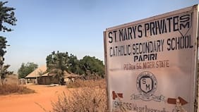 Rescatan a 130 estudiantes y profesores que seguían secuestrados en Nigeria