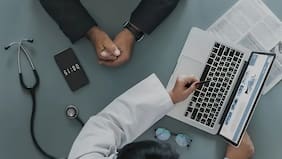 Licencias médicas encadenan siete meses consecutivos con caídas a tasas de dos dígitos tras informe de Contraloría