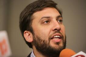 Raúl Soto reconoce que acuerdo para que el PC presida la Cámara “está en riesgo” y acusa “vetos” de fuerzas políticas