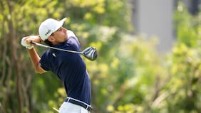 A cuatro golpes de los líderes: Joaquín Niemann se mete en el top 20 en un apretado comienzo del LIV Golf de Sudáfrica