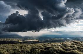 Qué es la “lluvia negra”, el fenómeno que llegará a Argentina en los próximos días
