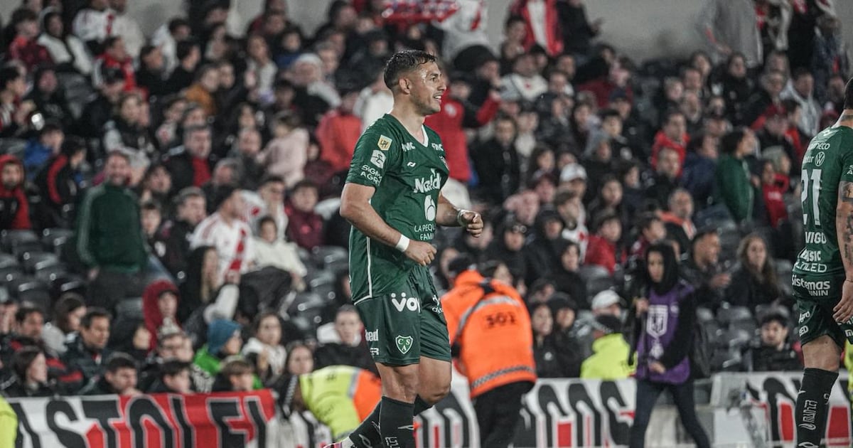 Un oportunista Iván Morales aprovecha el regalo de River Plate y le da una histórica victoria a Sarmiento