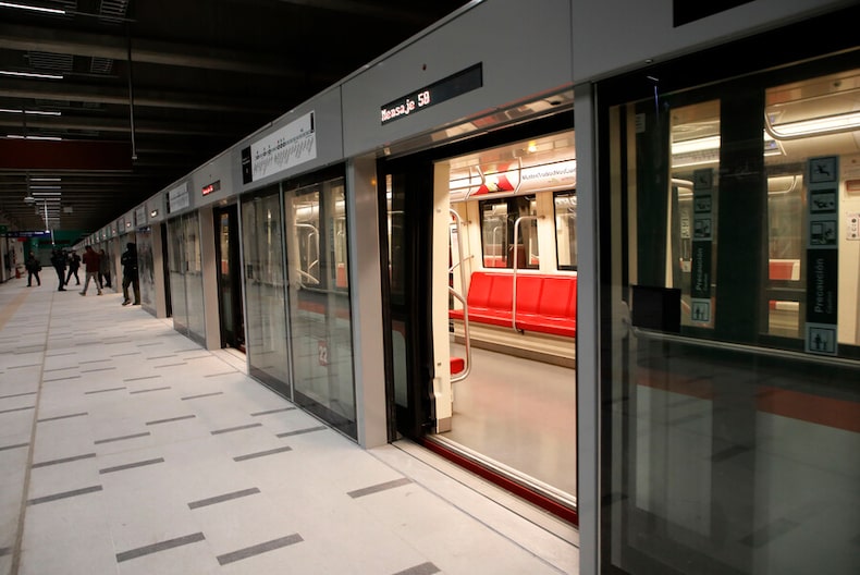 Puertas de andén Metro de Santiago