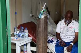 Amnistía denuncia fracaso “catastrófico” de naciones ricas para acceso equitativo a vacunas de países más pobres