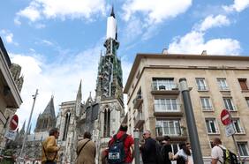 Controlan incendio de la aguja de la catedral de Ruan, una de las más emblemáticas de Francia