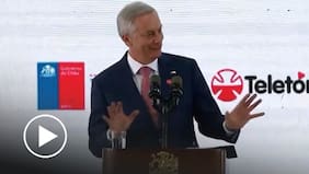 Presidente Kast revela que él compró la gabardina de Emmanuel subastada por Boric en la Teletón 2025