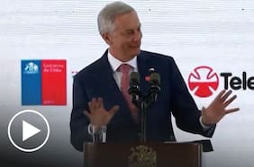 Presidente Kast revela que él compró la garbandina de Emmanuel subastada por Boric en la Teletón 2025