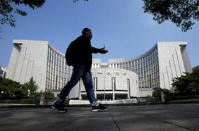 Batería de medidas de estímulo económico en China hace saltar al cobre y caer al dólar bajo $910