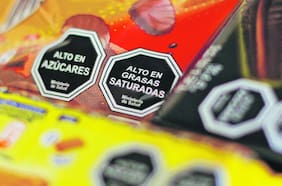 “Una medida valiente”: estudio internacional sobre alimentos ultraprocesados pide replicar Ley de Etiquetados chilena en el mundo