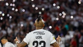 El renacer del Rey: Arturo Vidal se luce en su nuevo puesto en Colo Colo