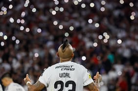 El renacer del Rey: Arturo Vidal se luce en su nuevo puesto en Colo Colo