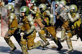 La táctica europea que Carabineros incluyó en su nueva estrategia