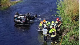 Desbarranco de auto en río de Paillaco deja dos fallecidos: conductor salió por sus propios medios