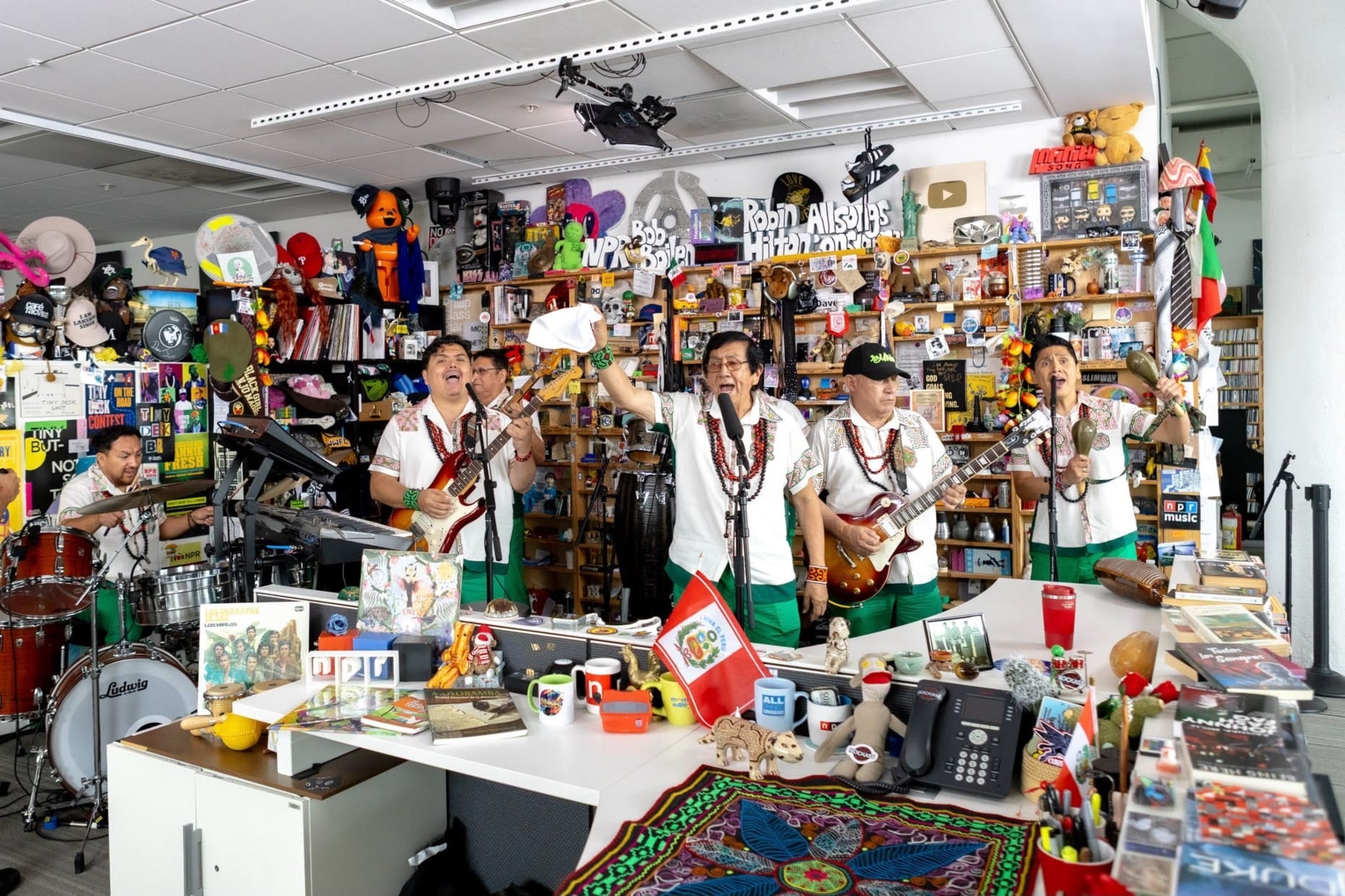Los Mirlos llegan al Tiny Desk con la cumbia amazónica del Perú