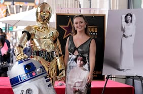 Carrie Fisher recibe estrella de la fama póstuma entre vetos, recriminaciones y polémicas