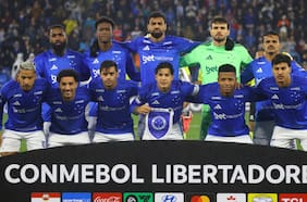 Capitán de Cruzeiro lanza potente crítica por el arbitraje ante la UC y cuestiona el estado de la cancha del Claro Arena