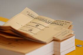 Radios y avisos en redes sociales: el nuevo terreno en el que se da la batalla de la elección de gobernadores de la RM