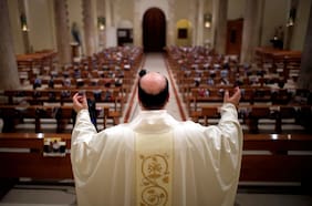 ¿Qué dice la ciencia sobre la transmisión del coronavirus en las iglesias?