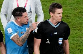 José María Giménez arriesga duro castigo al agredir a un oficial de la FIFA tras eliminación de Uruguay