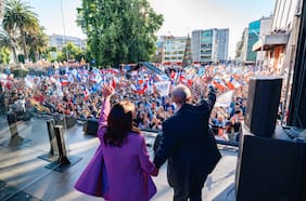 Kast realiza cierre de campaña con fuertes críticas a Jara y al gobierno