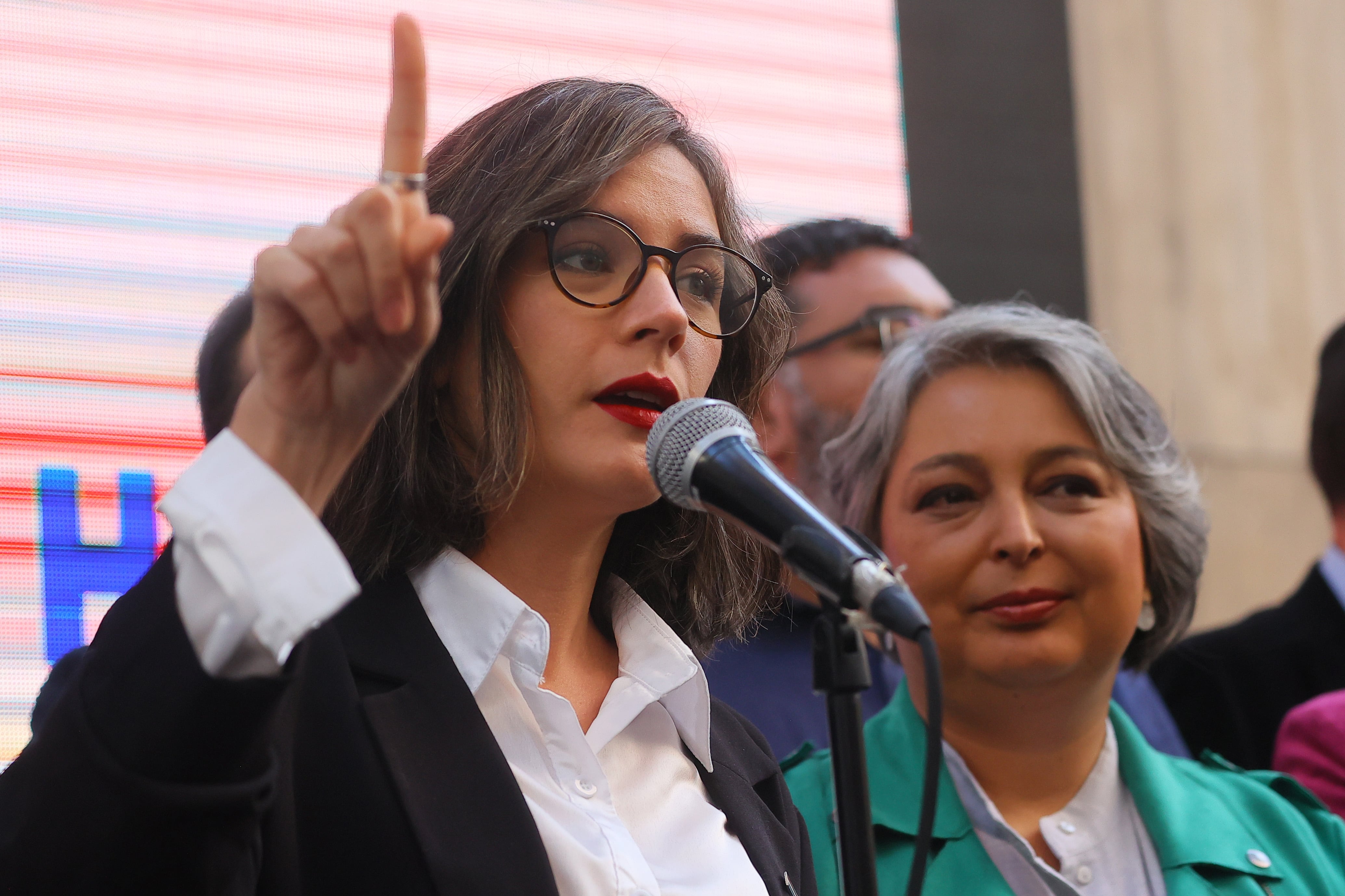 “Las 40 horas están en peligro”: exministras Vallejo y Jara alertan por eventual cambio a jornada de hasta 52 horas