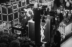 YSL Beauty Light Club: una experiencia inmersiva de belleza y libertad