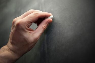 Cada vez más tecnología pero menos docentes: grave déficit de profesores de Tecnología en Chile en plena era digital