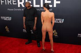 Quién es Bianca Censori, la esposa de Kanye West que impactó al posar desnuda en los Grammy