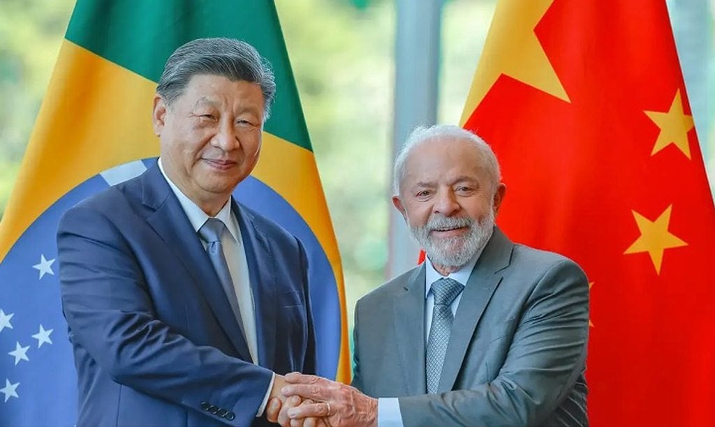 Lula da Silva y Xi Jinping hablan de reforzar los lazos de China y Brasil tras la imposición de aranceles de Estados Unidos