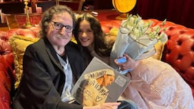 “Para Charly, la leyenda”: el encuentro de Rosalía con Charly García que incluyó intercambio de vinilos