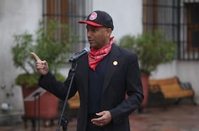 Tom Morello en Chile: guitarreando en el estadio Víctor Jara, visita a La Moneda y el Museo de la Memoria