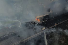 Fiscalía investiga exceso de velocidad en fatal explosión de camión de gas que deja cuatro fallecidos y 17 heridos en Renca