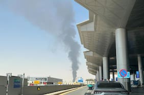 Al menos 12 muertos deja ataque de hutíes contra aeropuerto en la capital de Arabia Saudita