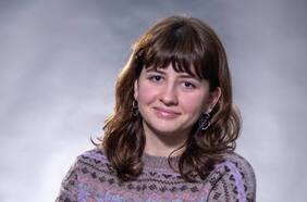 El fenómeno Joana Marcús aterriza en Chile: quién es la escritora que agotó entradas para su presentación en dos minutos