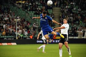 El seleccionado Ángelo Henríquez vuelve a anotar, pero es expulsado en la liga de Polonia
