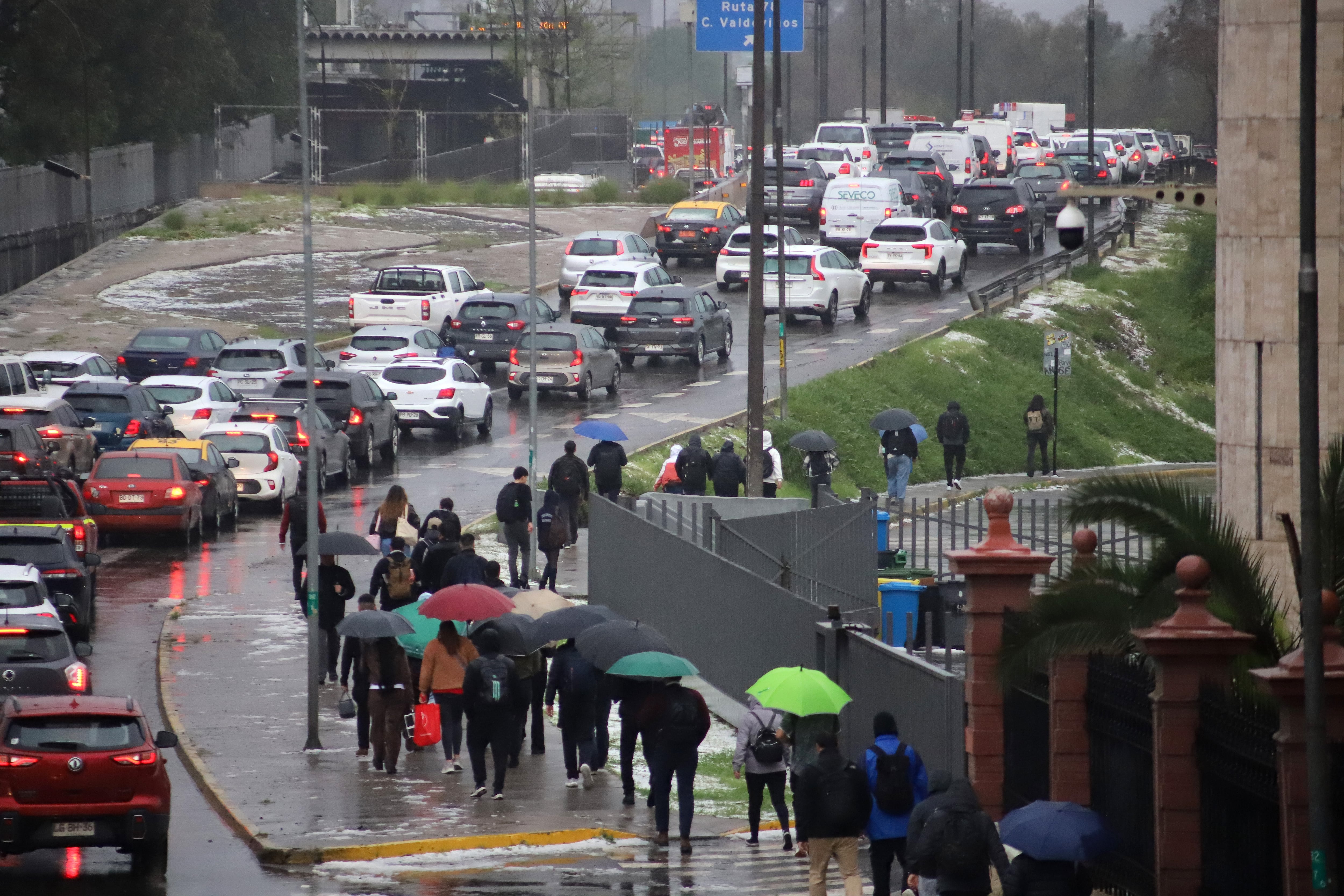 Senapred cancela alerta roja en la RM, pero mantiene alerta por riesgo de remociones en masa en 10 comunas