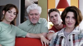 Pedro Almodóvar vuelve al castellano con Amarga Navidad: lo que se sabe de un nuevo e íntimo juego de espejos