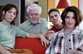Pedro Almodóvar vuelve al castellano con Amarga Navidad: lo que se sabe de un nuevo e íntimo juego de espejos