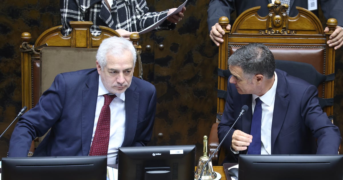 El Estado se enreda en sus propias reglas: La pugna por el Conservador de Santiago devela un sistema quebrado entre la tradición y la modernización