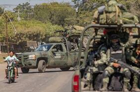 México envía 1.200 militares más a la violenta región de Michoacán, asolada por crimen organizado