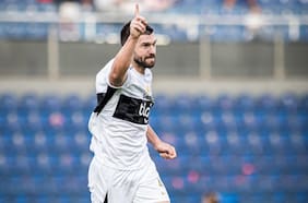 Fenómeno de redes sociales y ahora goleador: el gran estreno de Tim Payne en Olimpia tras saltar a la fama en el Mundial