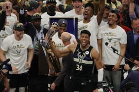 La historia de Antetokounmpo: de vendedor callejero a ser el mejor basquetbolista del mundo